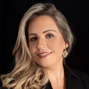 <strong>Adriana Siqueira</strong>